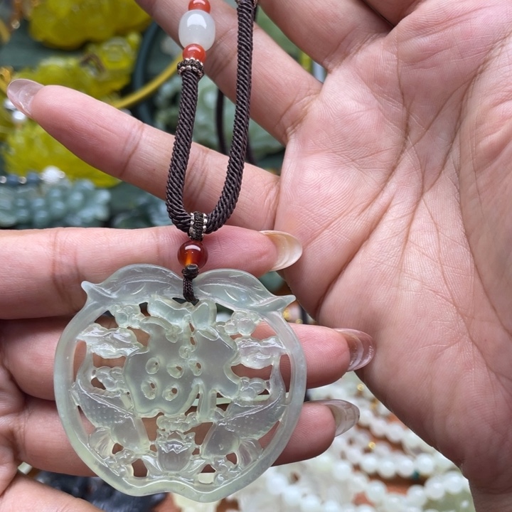 蛇纹石玉未镶嵌颈饰