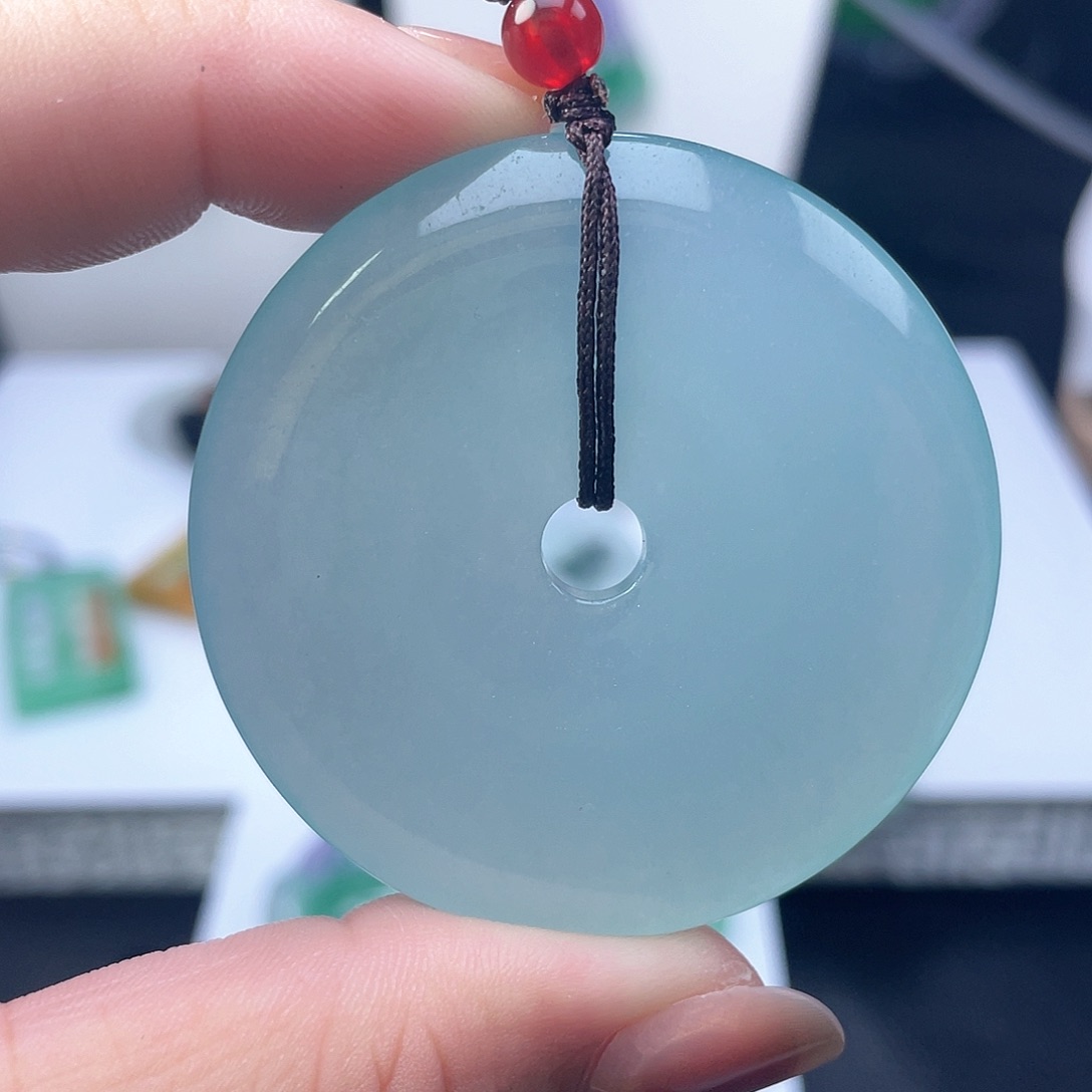 翡翠吊坠(赠链)未镶嵌