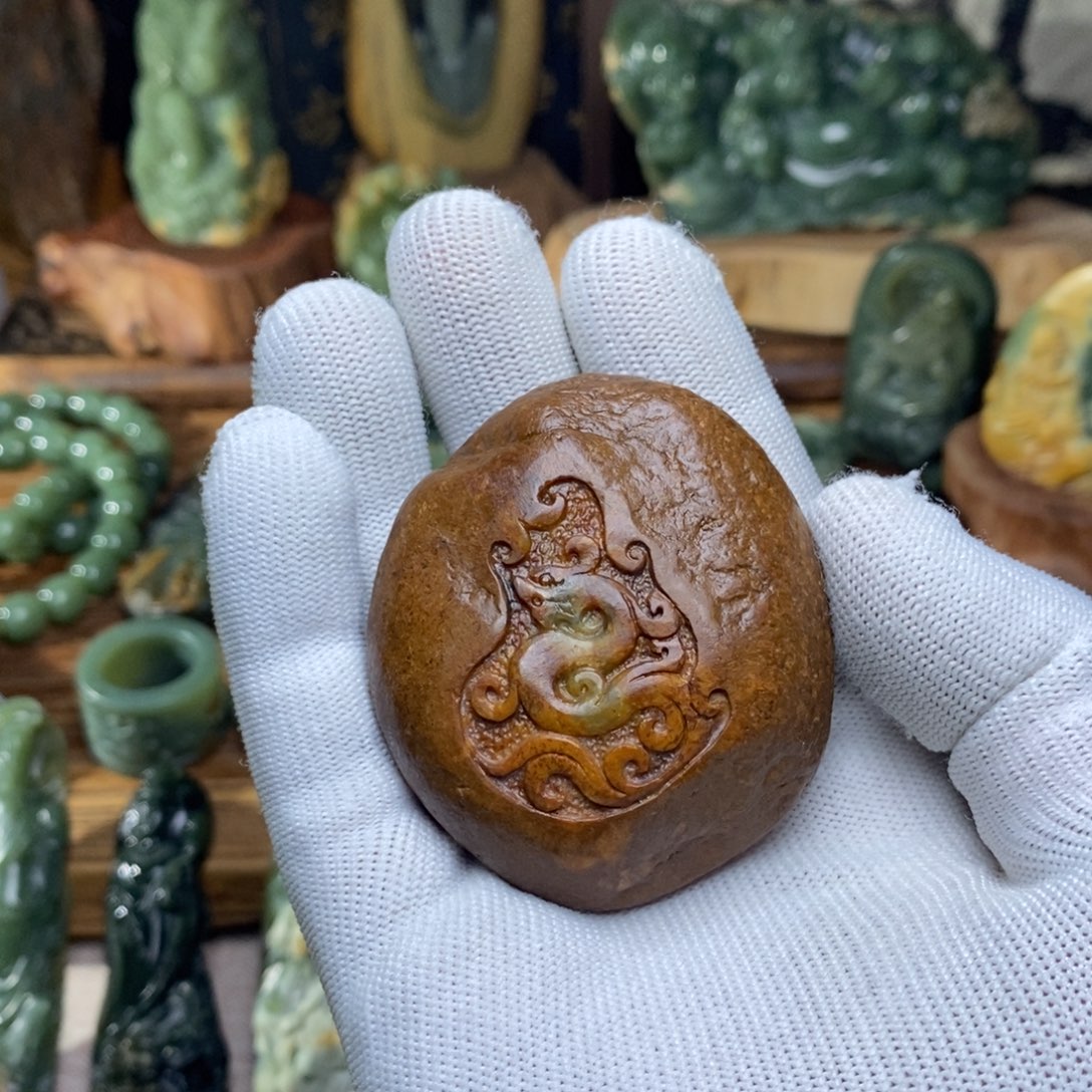 岫岩河磨玉（透闪石质玉）未镶嵌把件