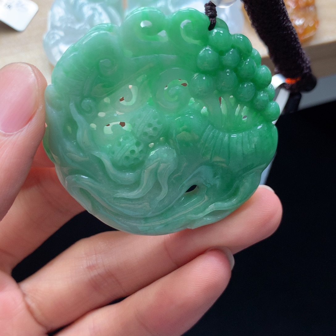 翡翠未镶嵌颈饰吊坠