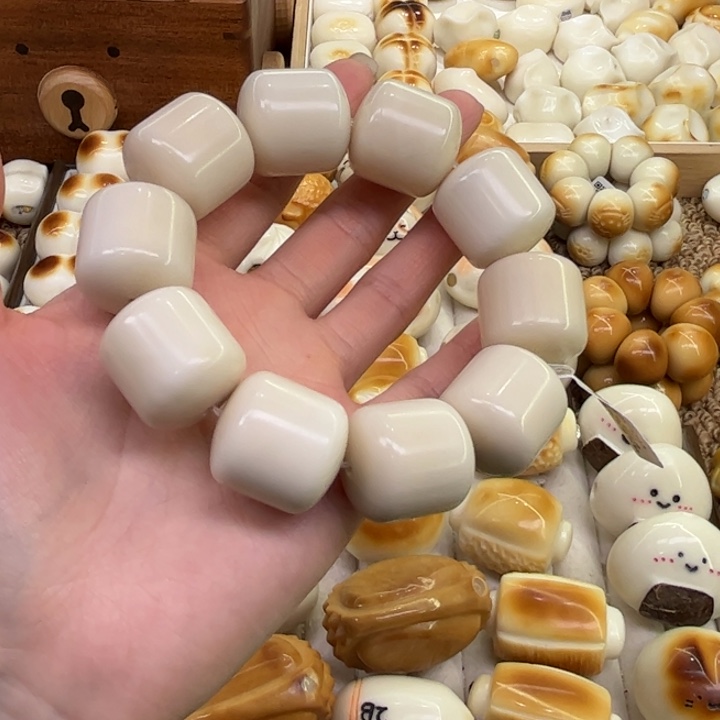 菩提根/象牙果把件12.2.48象牙果原白宝宝轮微瑕