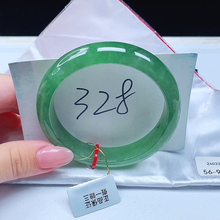 翡翠手镯未镶嵌56圈满绿