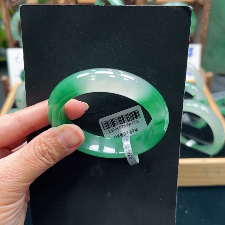 琴***石英质玉未镶嵌手镯➕佳佳55.2