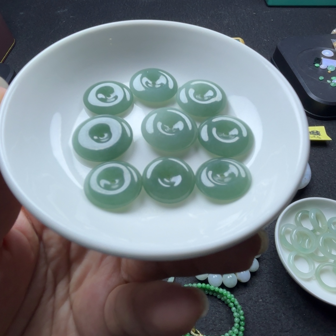 翡翠未镶嵌颈饰平安扣