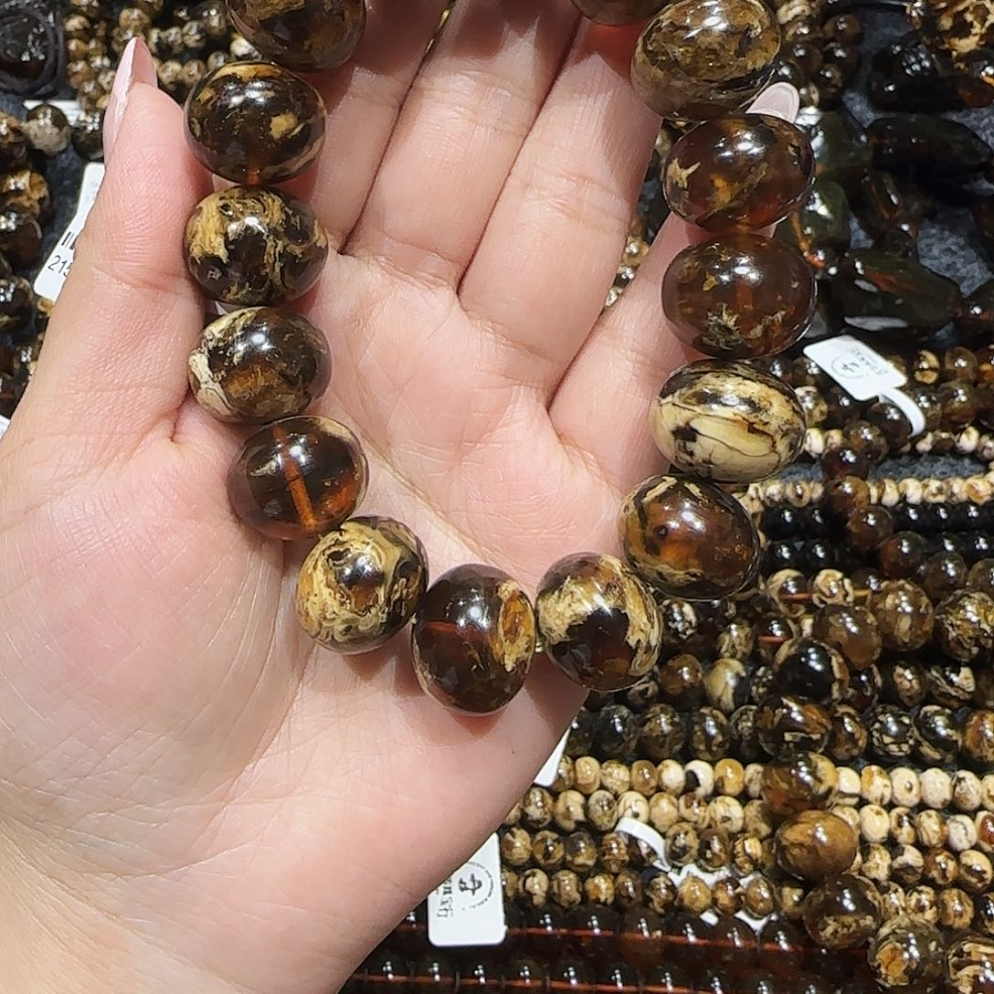 琥珀颈饰未镶嵌看*抚顺琥珀