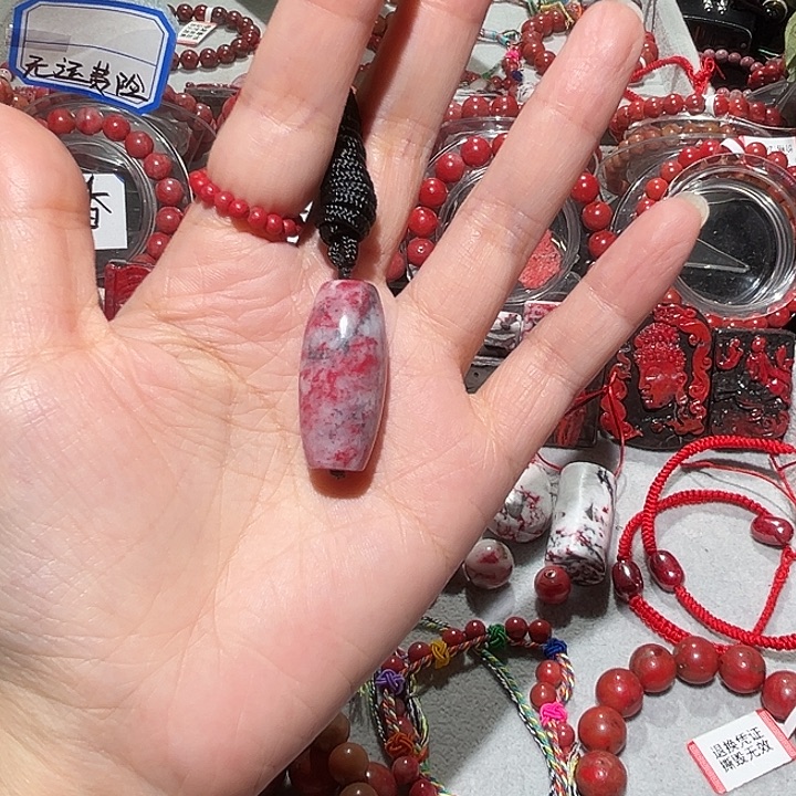 天然辰砂桶珠吊坠
