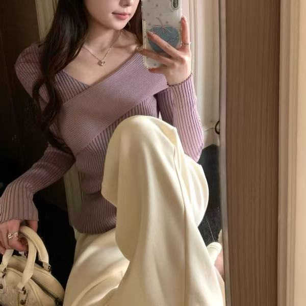 设计感灰紫色交叉V领针织打底衫女秋冬锁骨修身显瘦毛衣露肩上衣