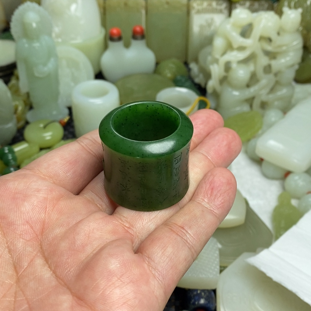 过***烟和田玉未镶嵌挂件