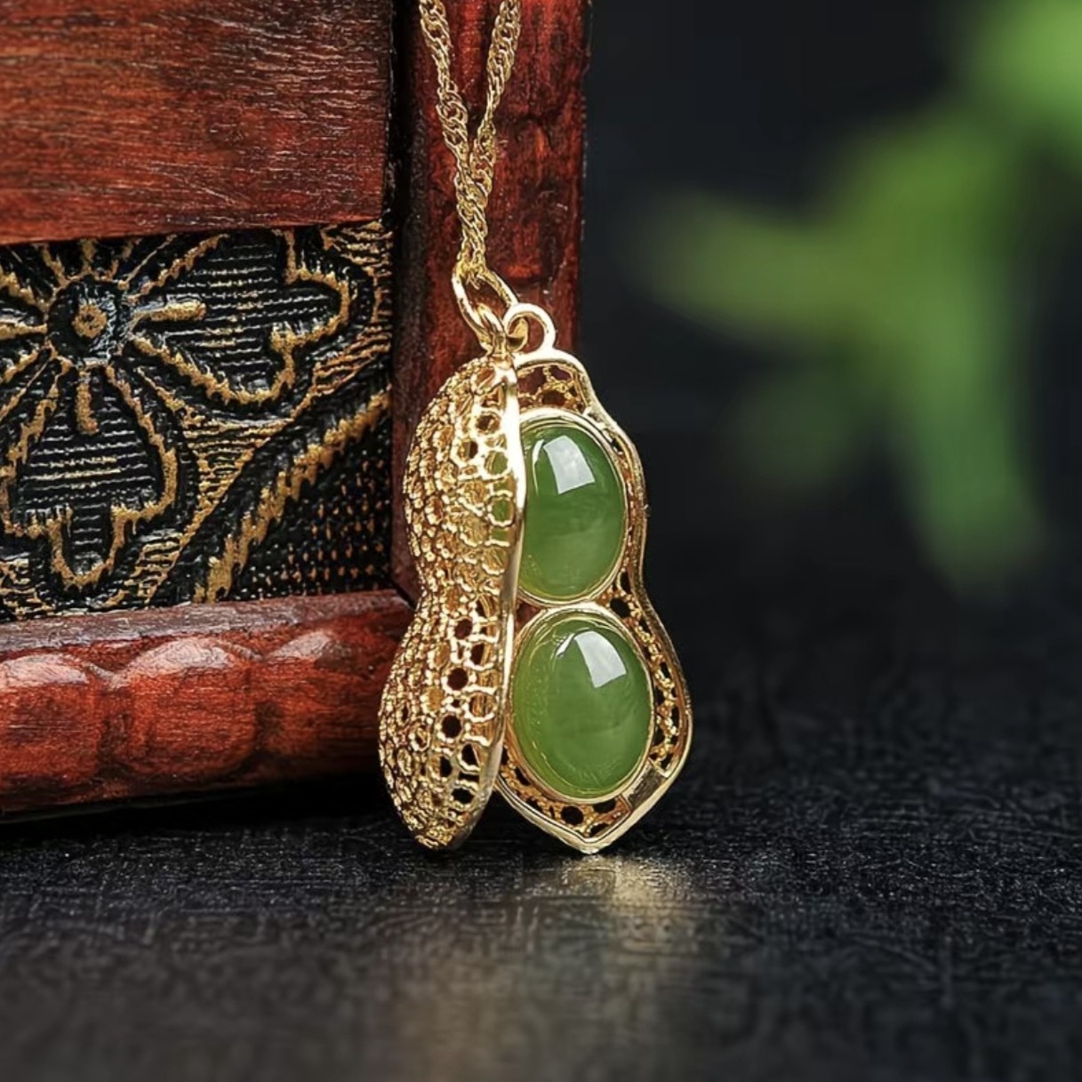 和田玉好运花生项链百搭时尚