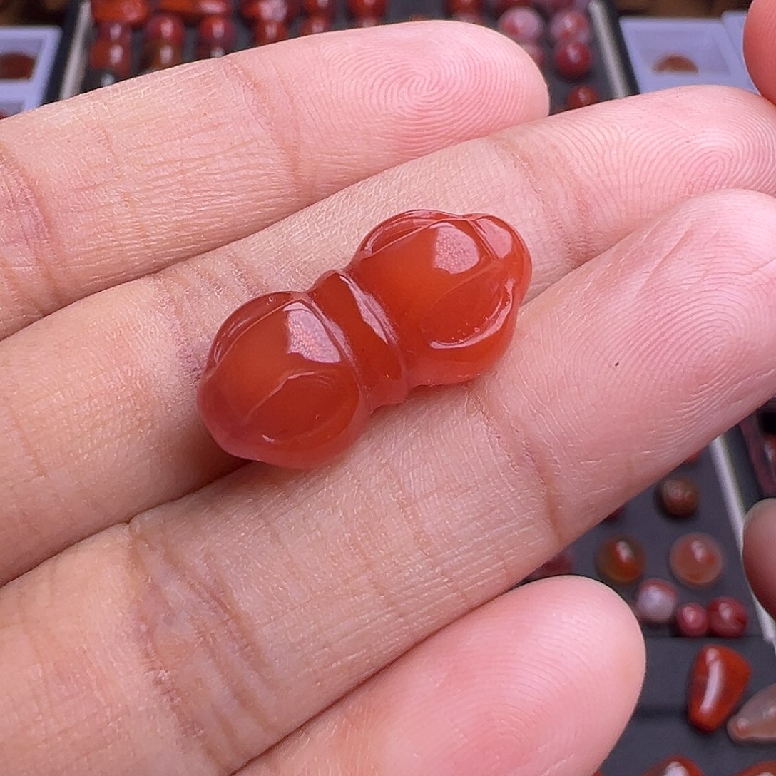 蕾***西南红玛瑙未镶嵌珠宝奇石