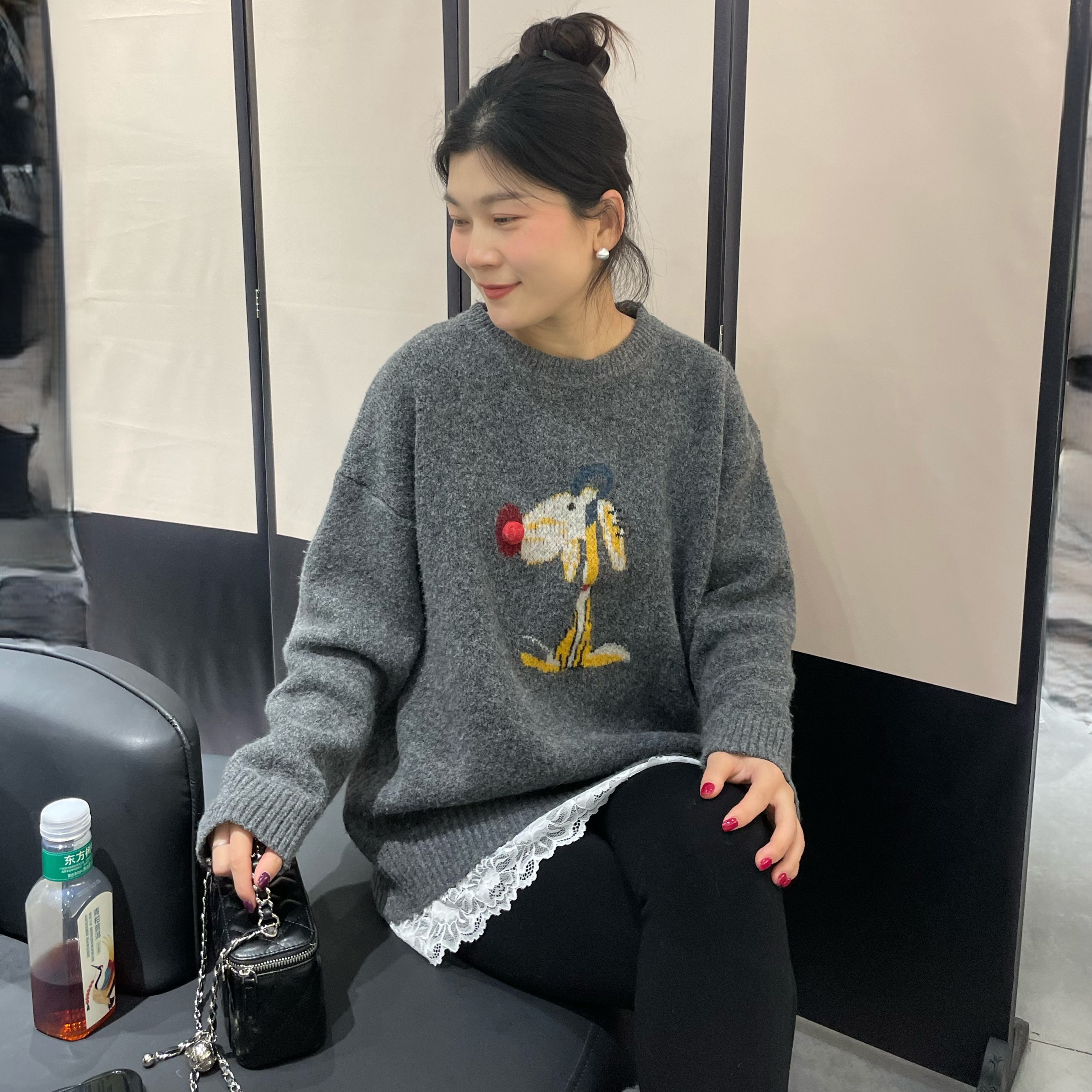 2025冬季新款圆领女慵懒风卡通长袖针织毛针织衫蕾丝拼接灰色毛衣