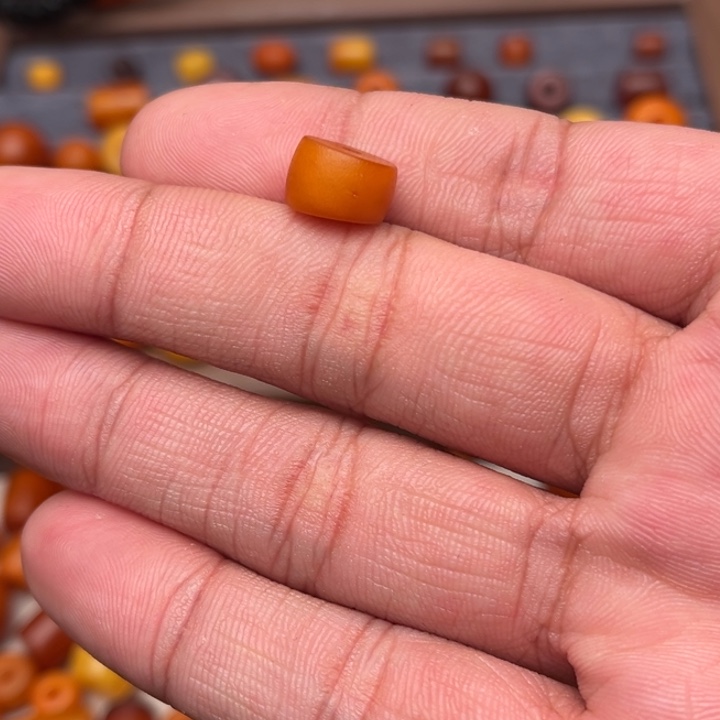 ****⌵琥珀未镶嵌裸石蜜蜡马蹄