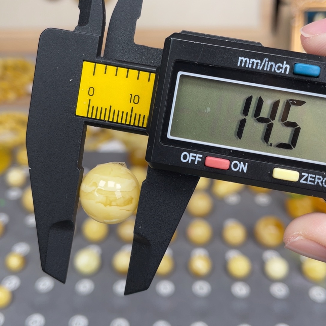 琥珀未镶嵌裸石64号