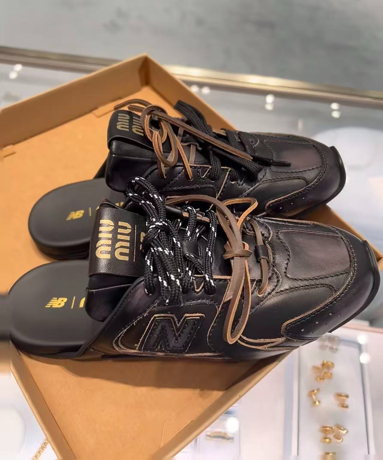 99新 MIU MIU/缪缪 缪缪新百伦联名拖鞋38.5