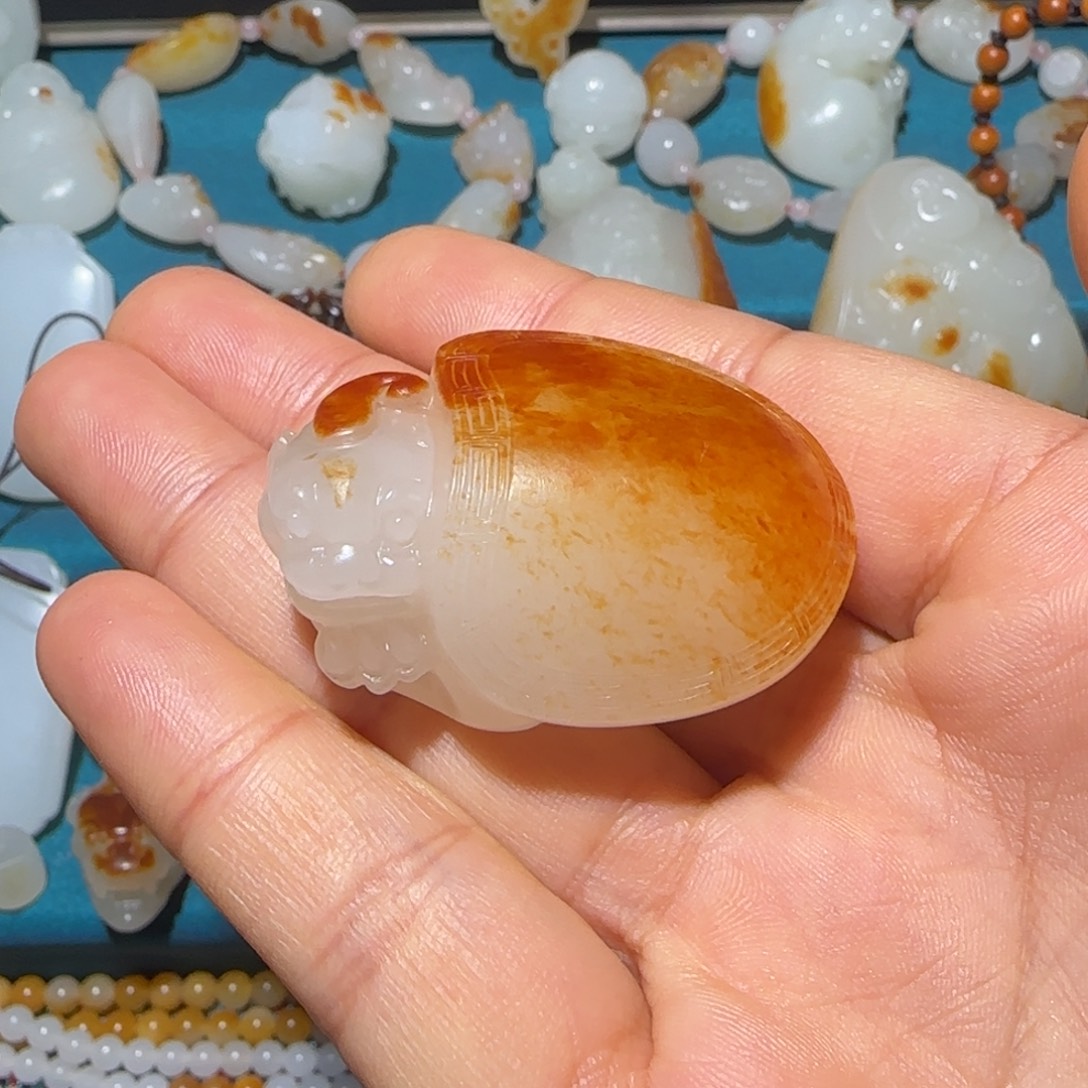 悦***生和田玉未镶嵌颈饰
