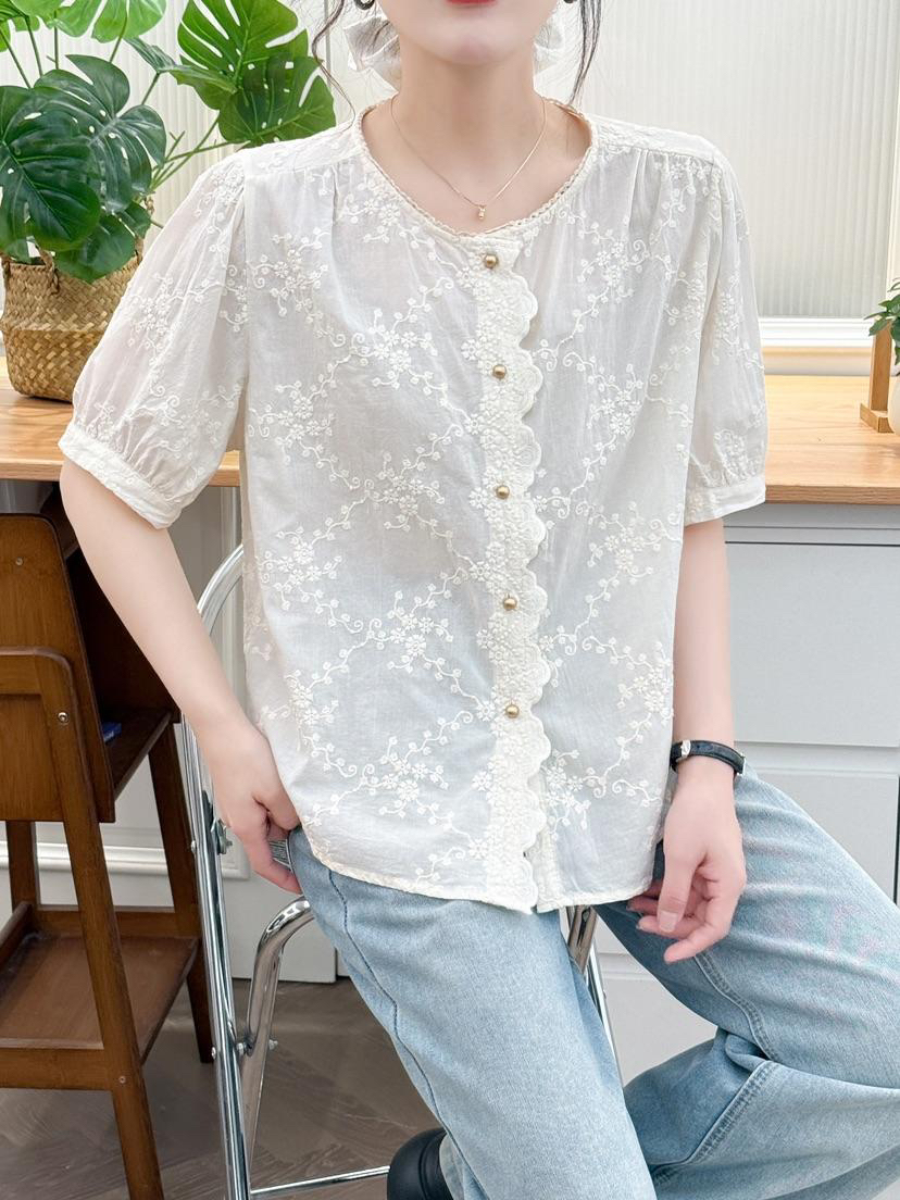 2025夏季新款时尚圆领宽松百搭短袖大码刺绣衬衫女上衣显瘦