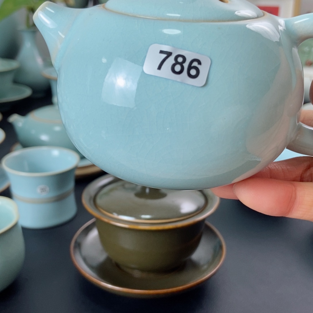 傅**昌天青釉西施壶微瑕福利