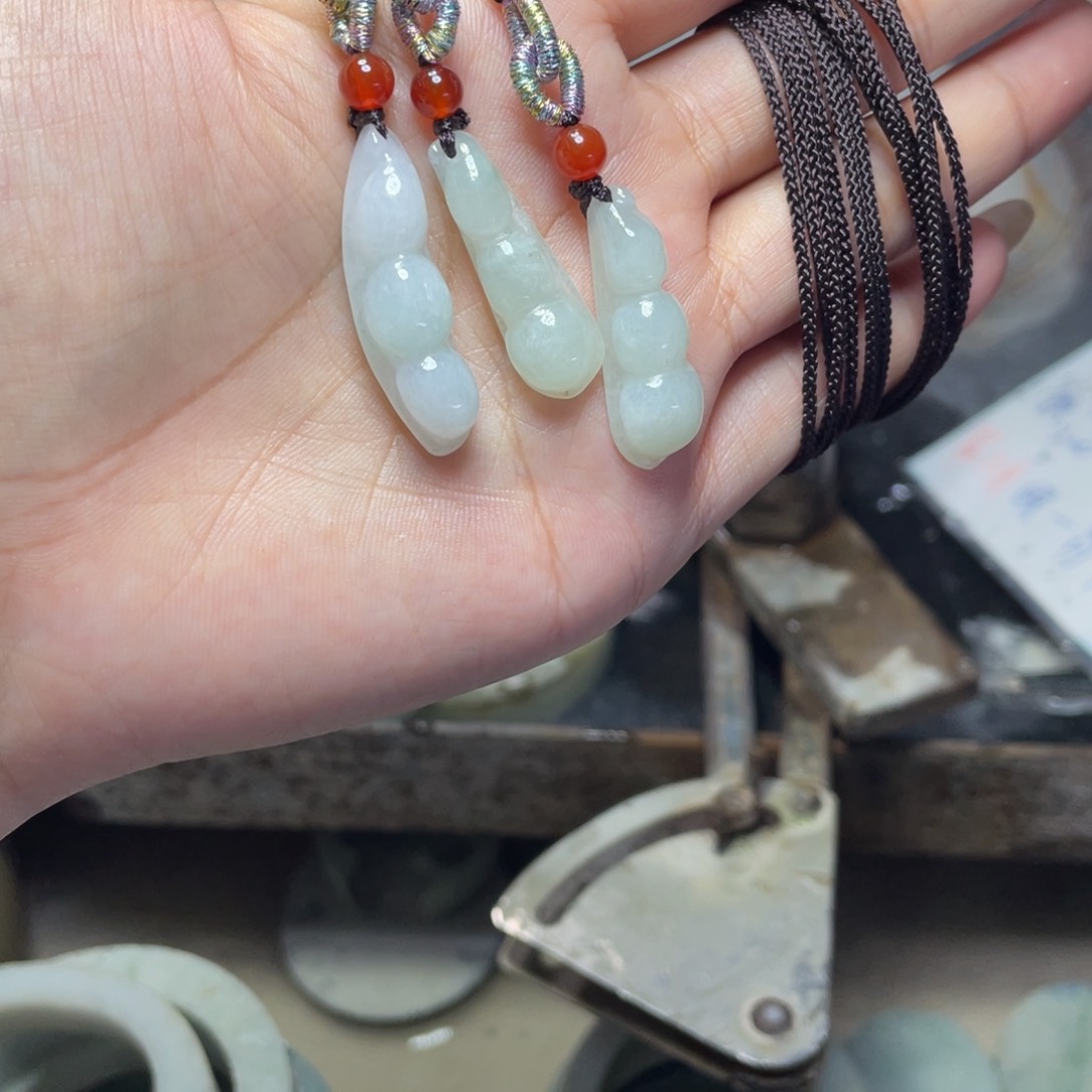 颈饰未镶嵌翡翠多样性