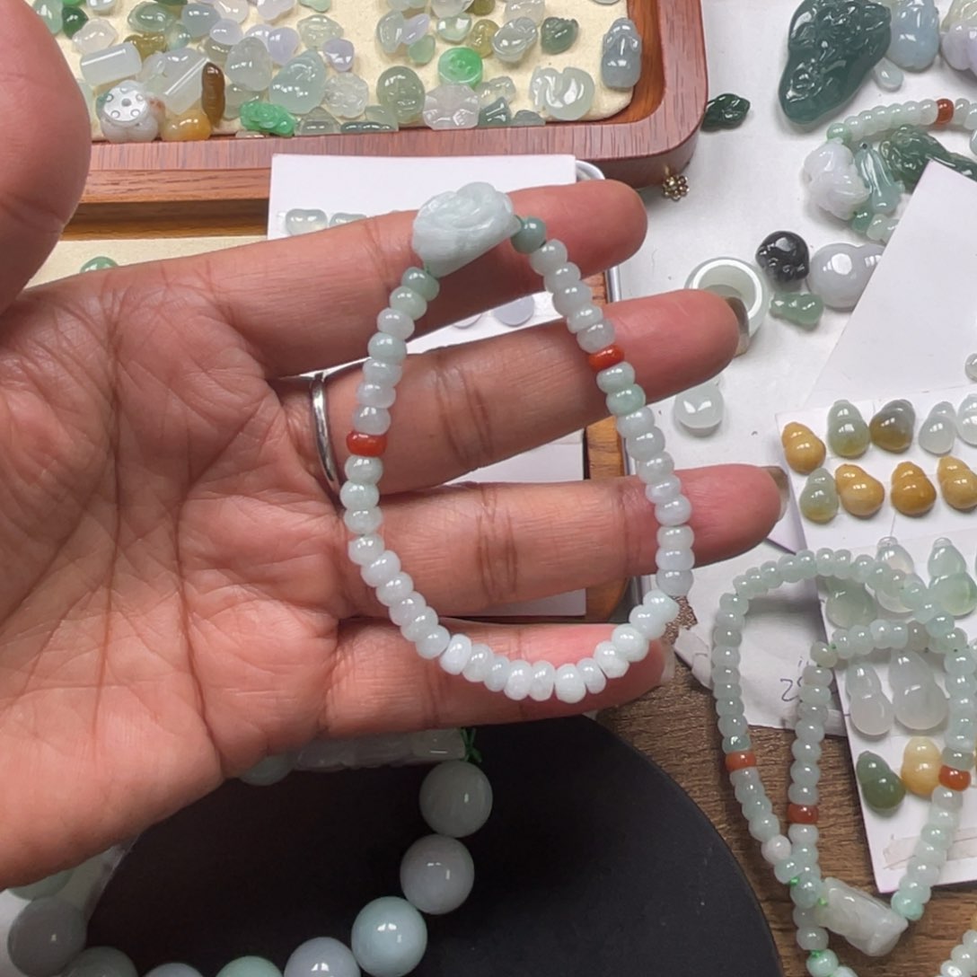 翡翠未镶嵌颈饰67856789