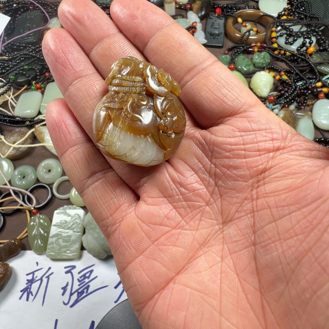 和田玉（糖玉）颈饰未镶嵌