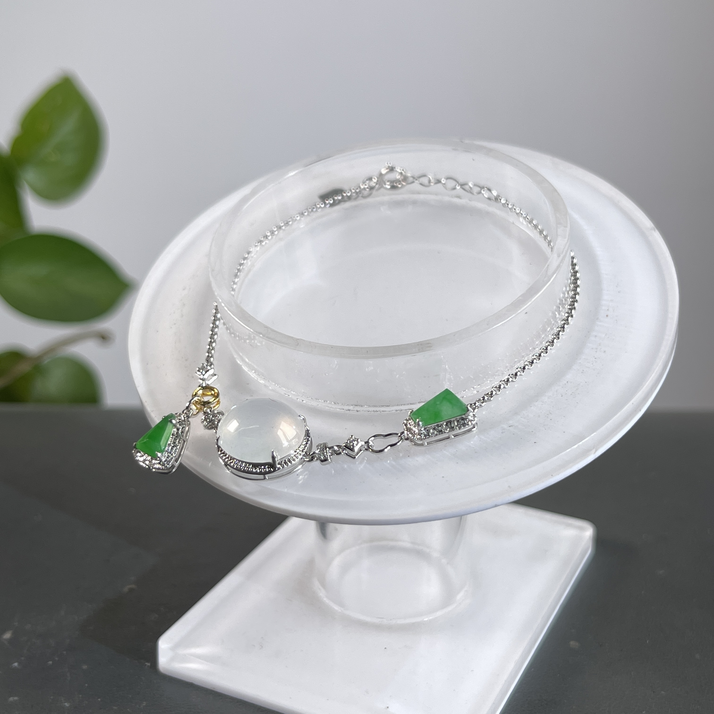 JGB29-167  天然缅甸A货翡翠  18K含钻镶嵌蛋面手链