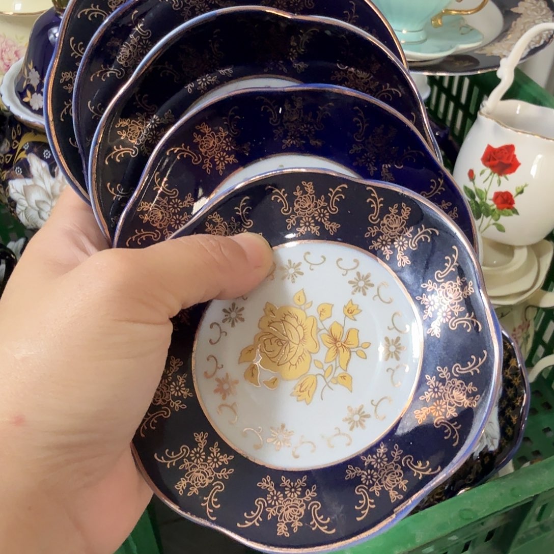 瓷片瑕疵………………………………