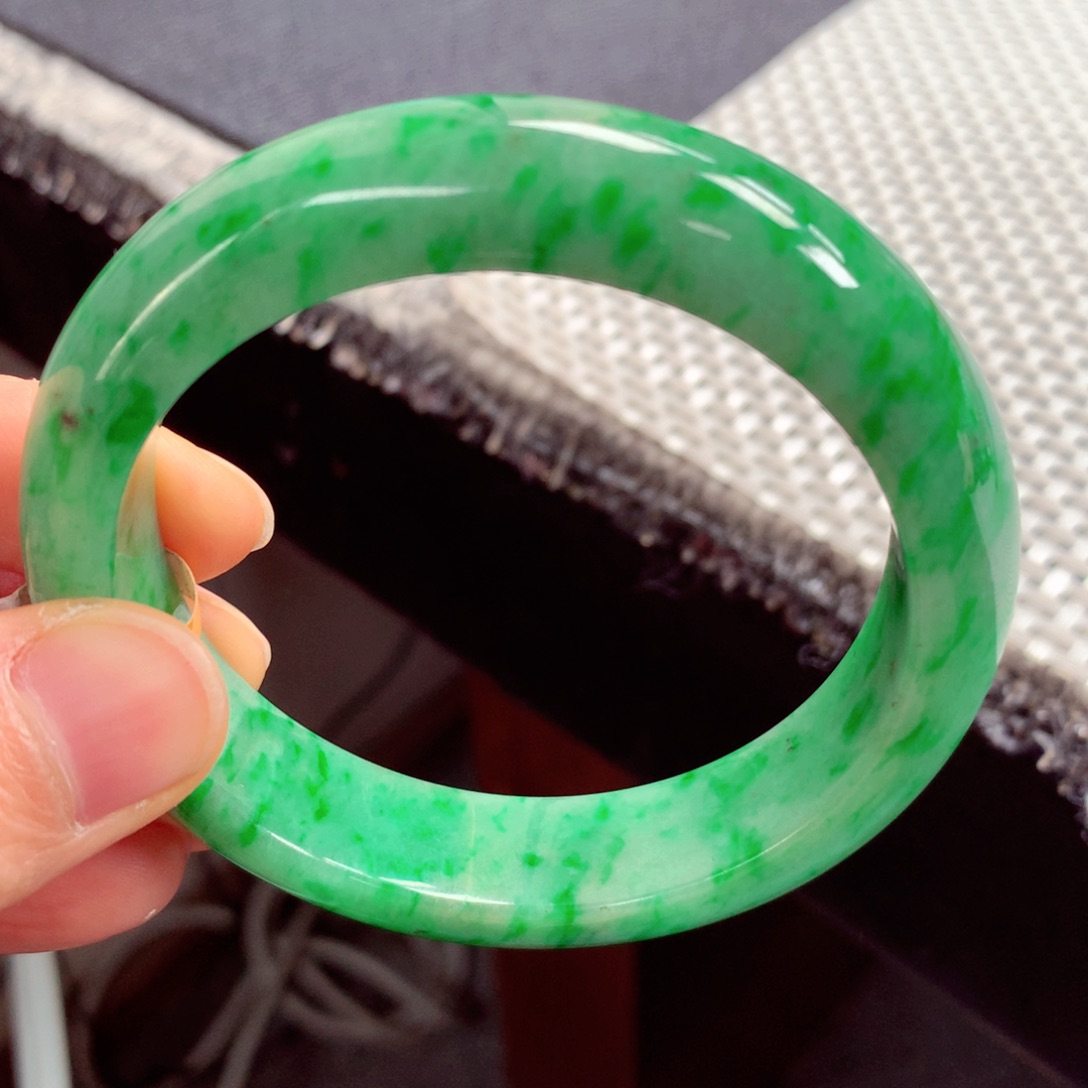 翡翠手镯未镶嵌絮**恬缅甸