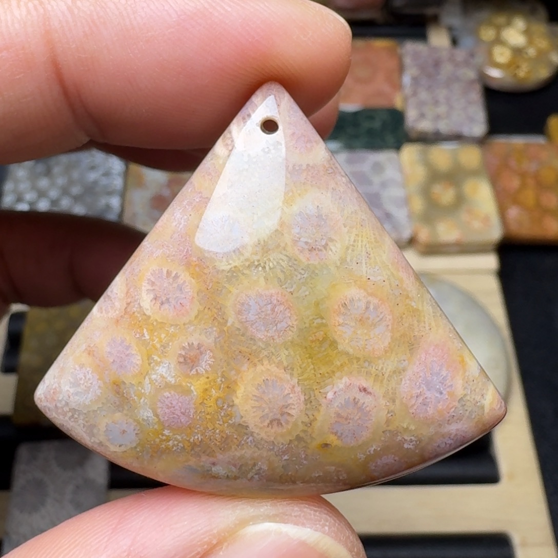 硅化玉未镶嵌纯天然色有机玉石保真色