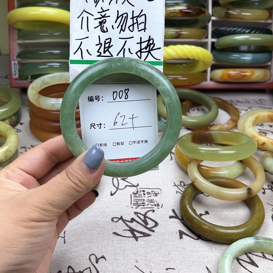 蛇纹石玉手镯未镶嵌