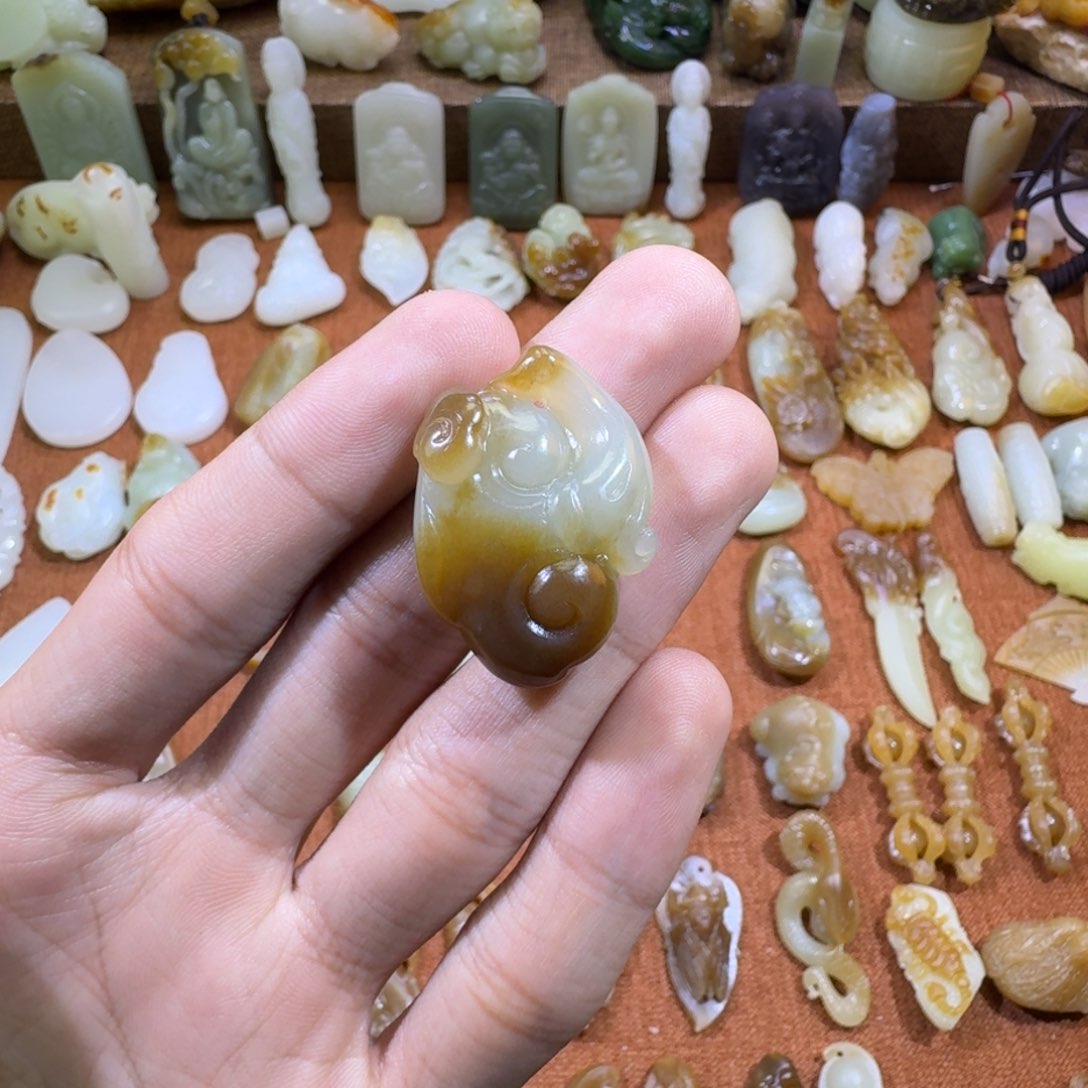 和田玉颈饰未镶嵌