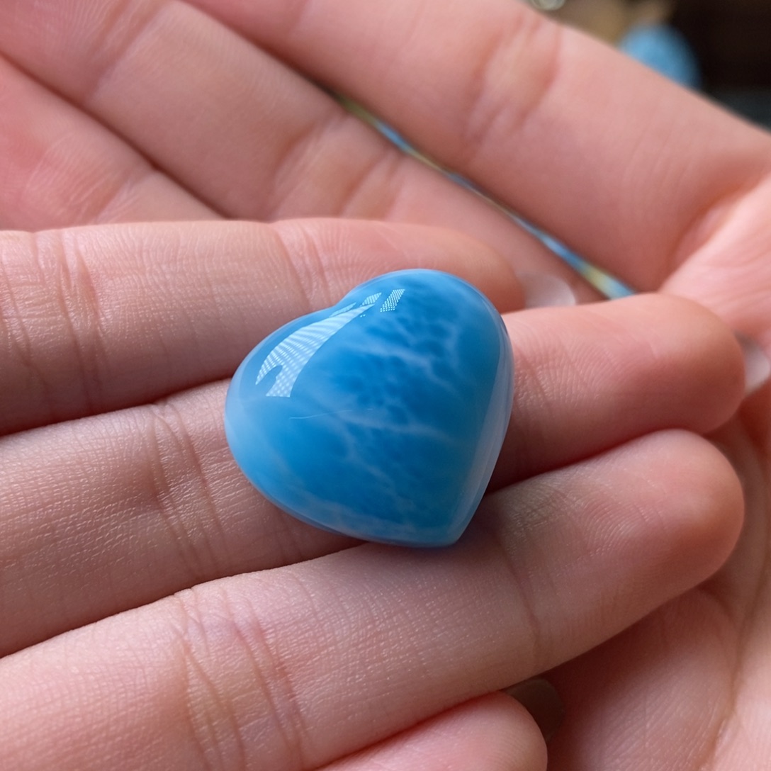针钠钙石（海纹石）未镶嵌颈饰火山蓝高冰爱心蛋面