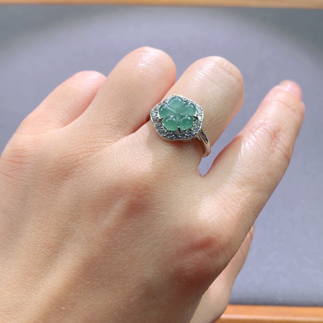 翡翠手镯未镶嵌天然翡翠手镯