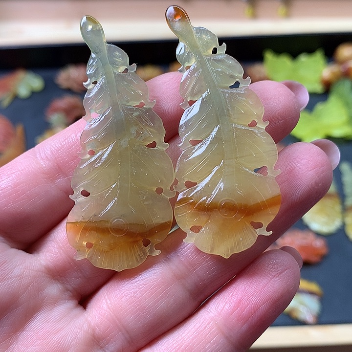 未镶嵌蛇纹石玉耳饰