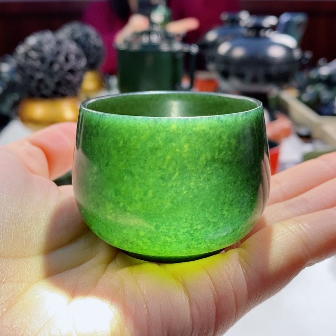 和田玉（青玉）摆件未镶嵌微瑕