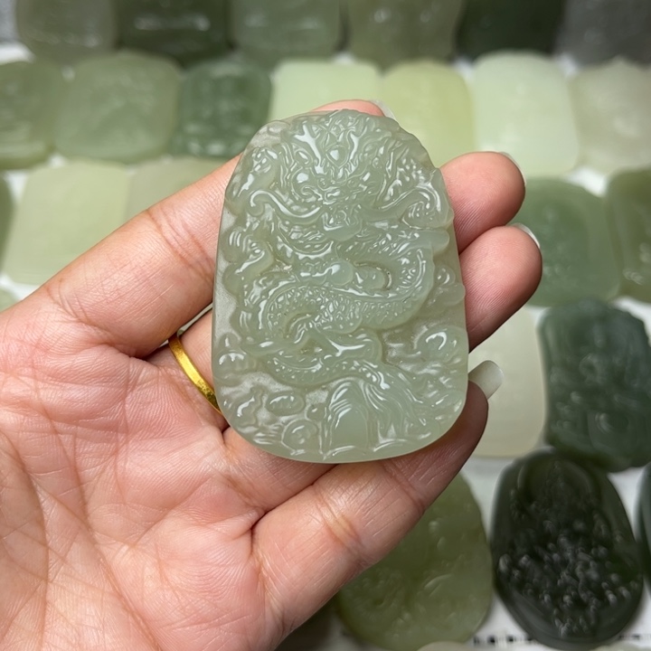 和田玉颈饰未镶嵌娜*