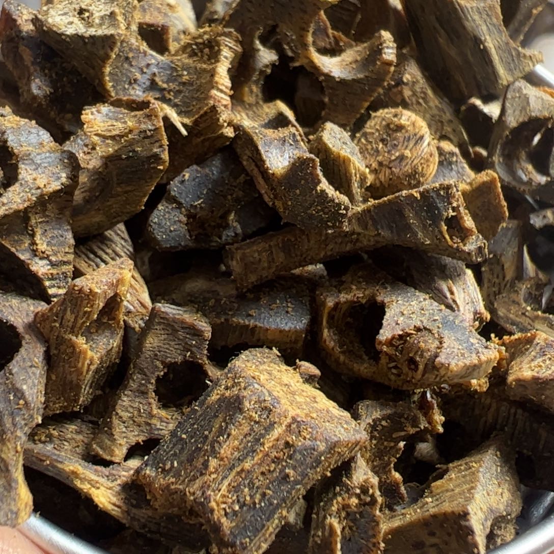 沉香沉香碎屑九九分沉高油金沙叶米粒100克