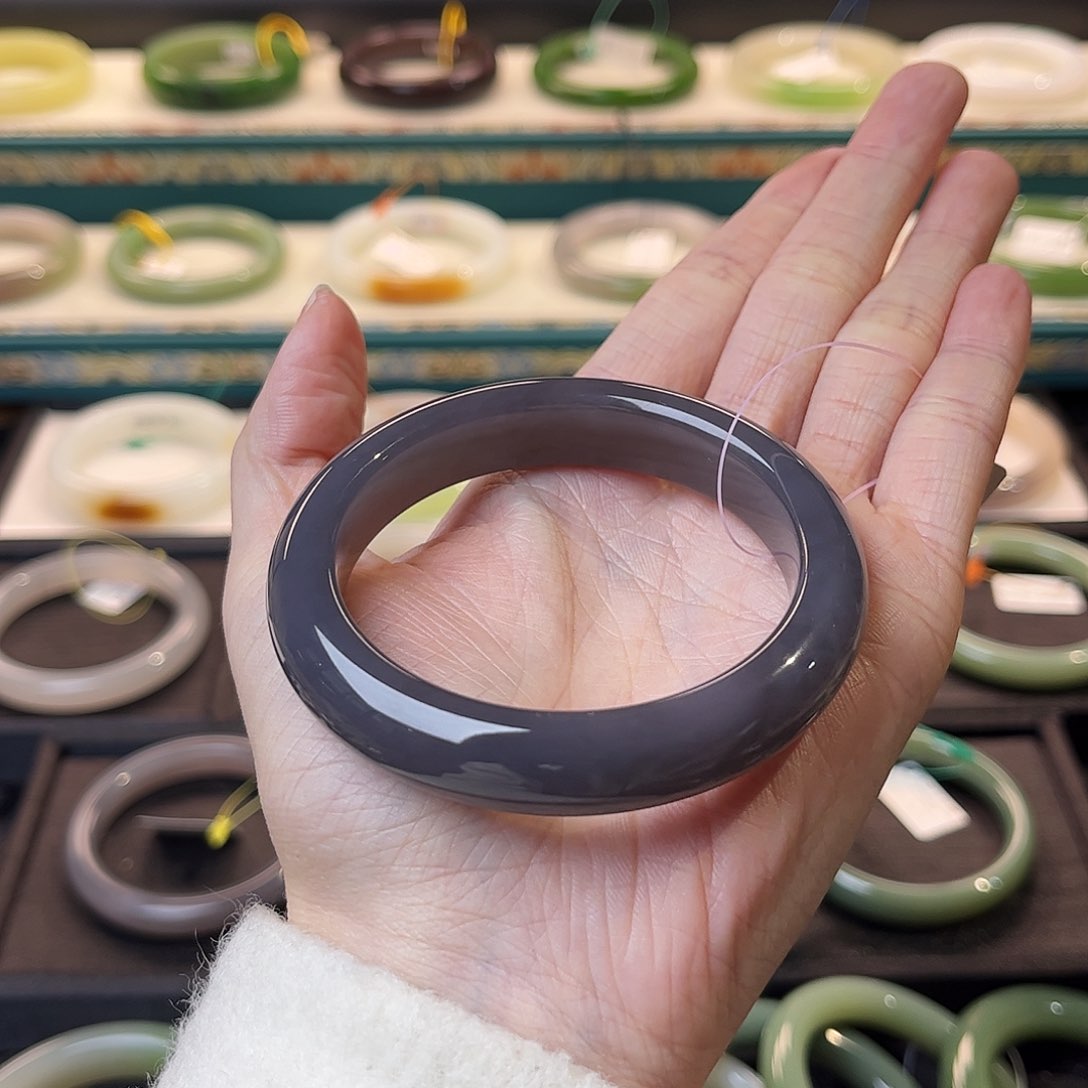 和田玉手镯未镶嵌浓郁酱紫