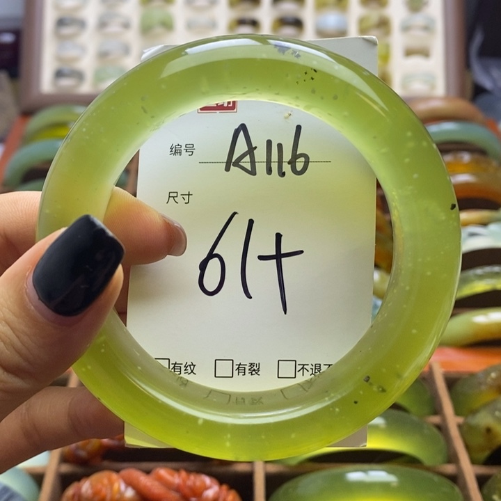 蛇纹石玉手镯未镶嵌