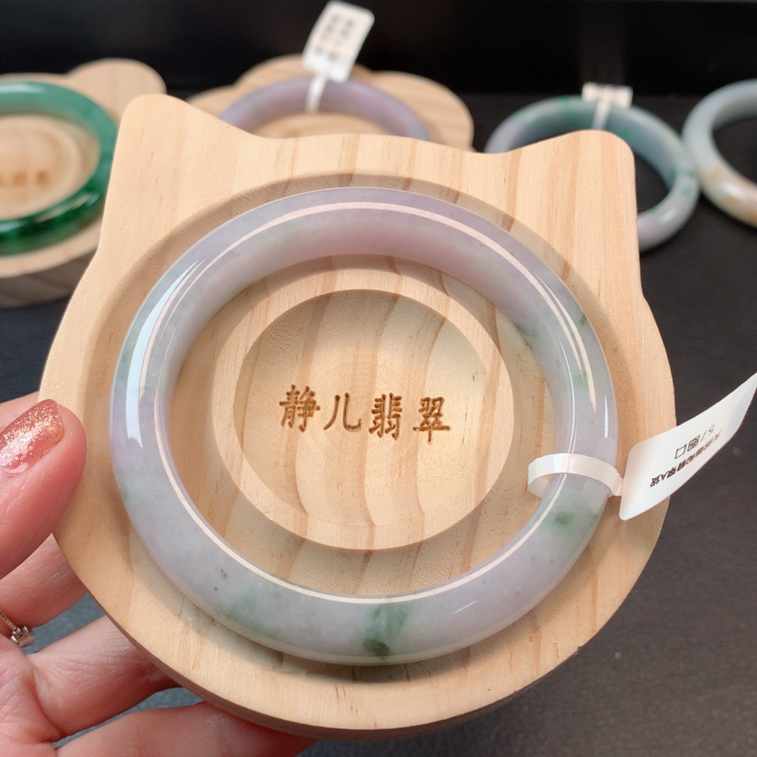 翡翠手镯未镶嵌57圈口