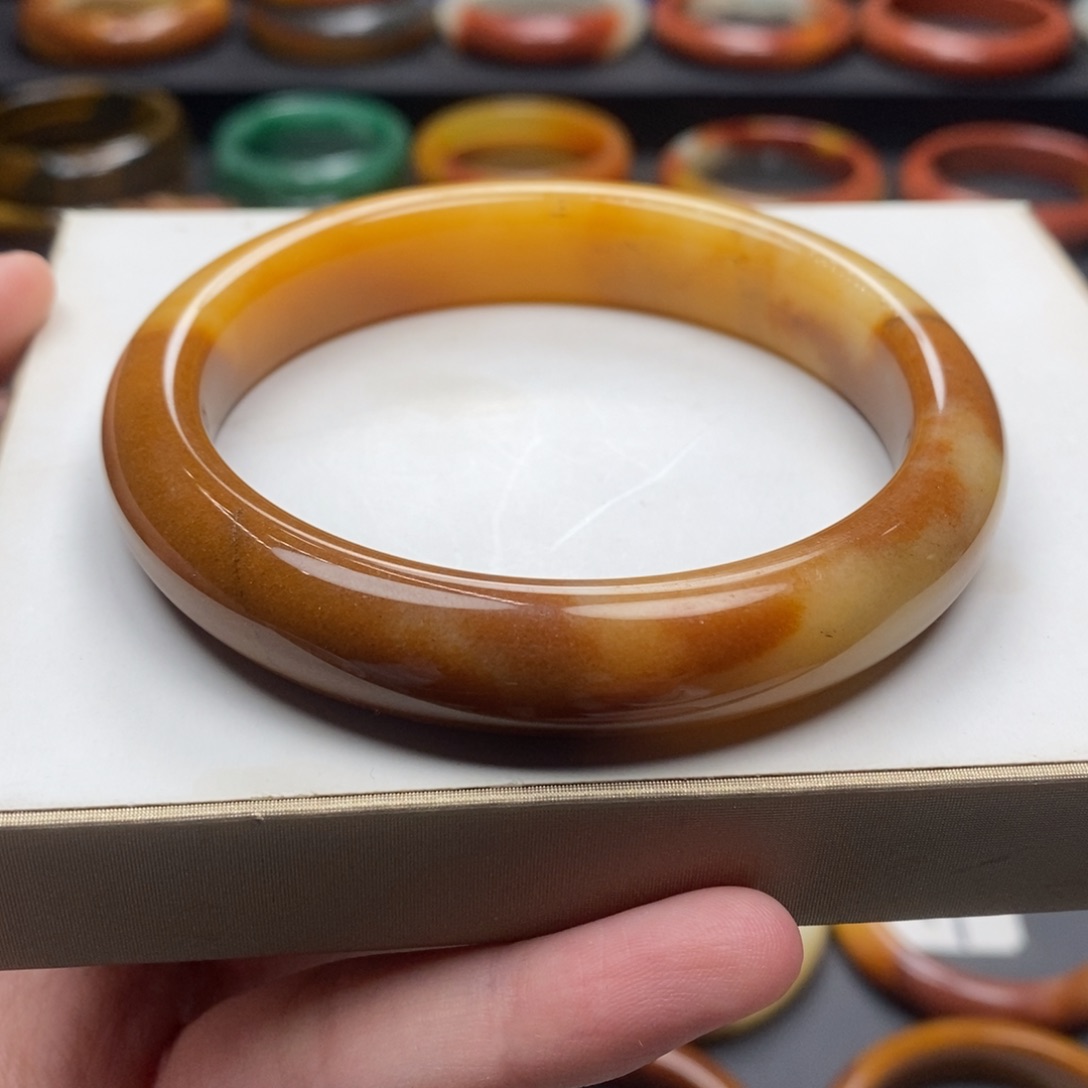 石英质玉（黄龙玉）手镯未镶嵌自**生