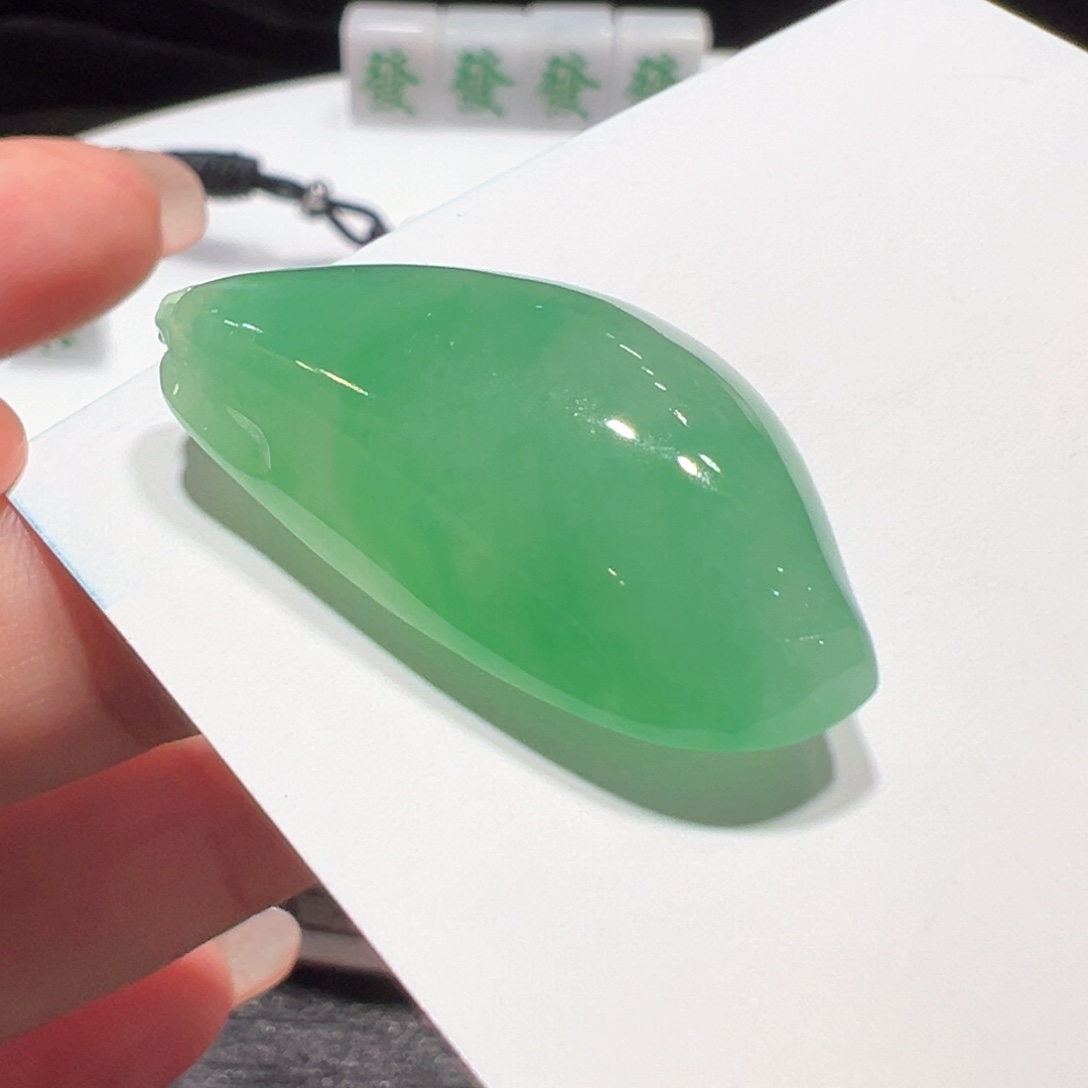 翡翠颈饰未镶嵌吊坠