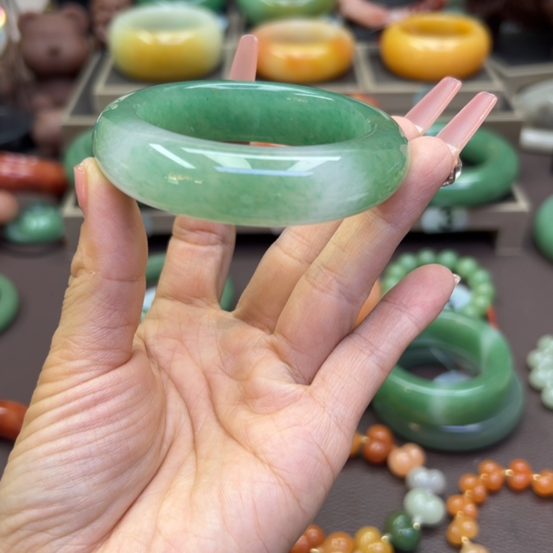 未镶嵌手镯石英岩玉A*