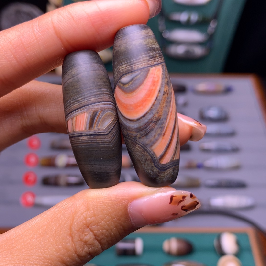 未镶嵌颈饰玛瑙/玉髓梵*