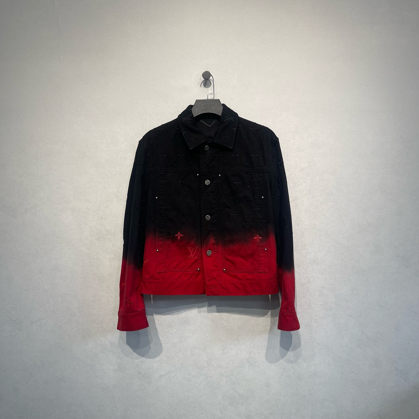 未使用 LouisVuitton/路易威登 logo满印黑红拼接牛仔外套/48码