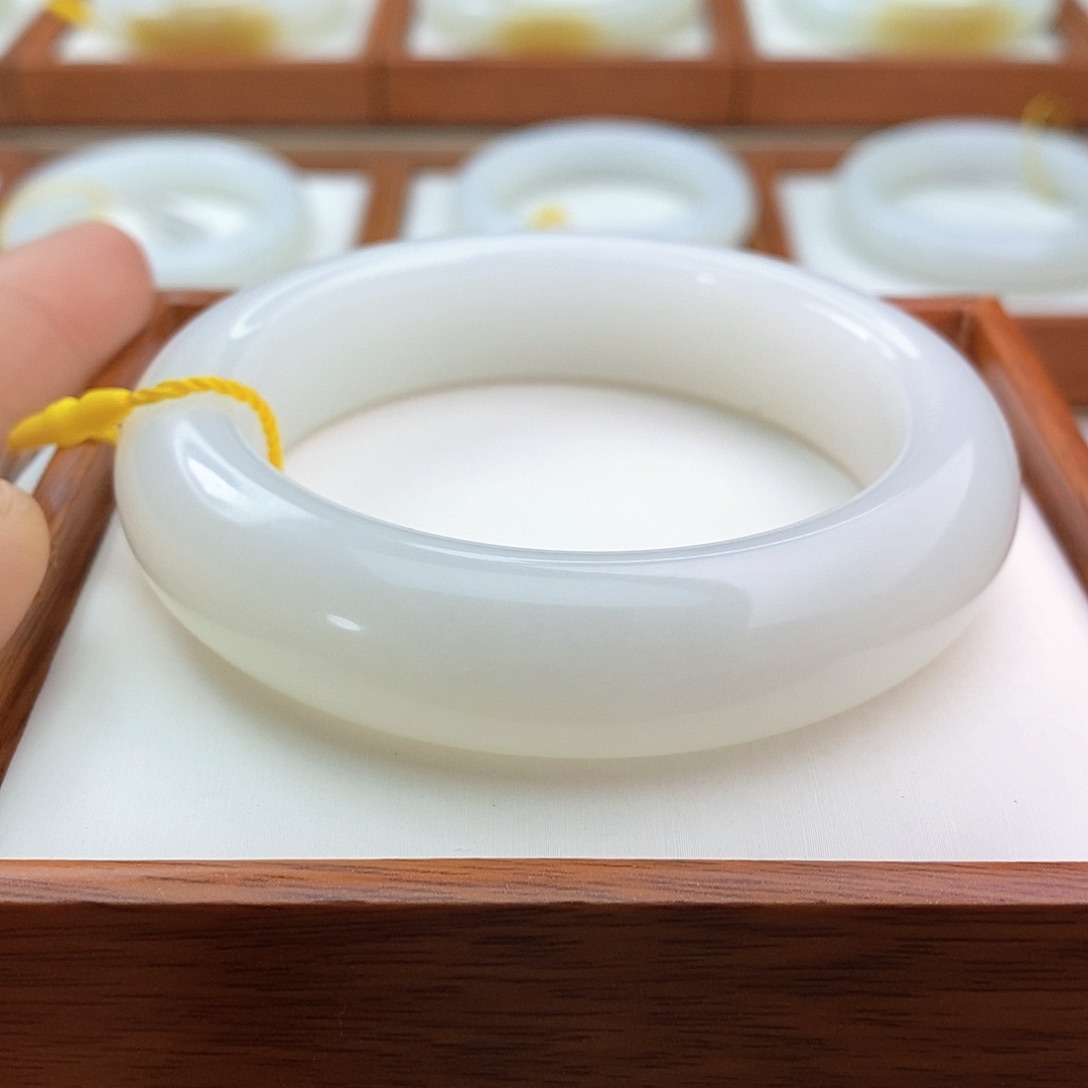 和田玉（白玉）手镯未镶嵌玲*