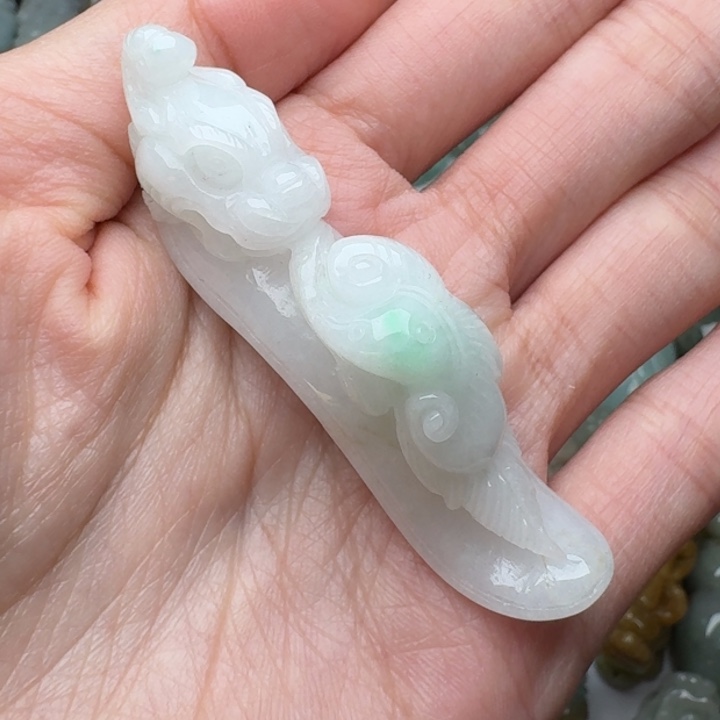 翡翠未镶嵌颈饰龙勾