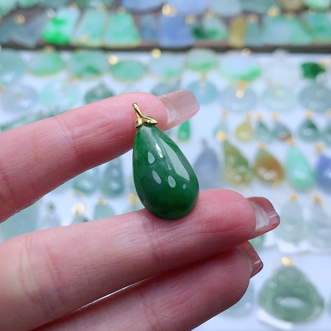 翡翠颈饰未镶嵌翡翠