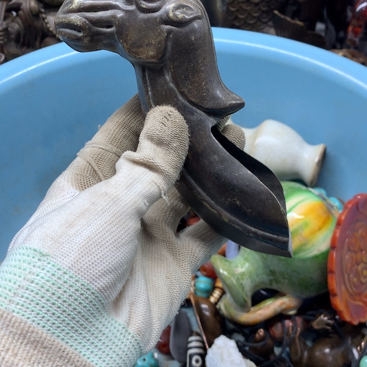 山***经琉璃手工艺品……堂妹给她发消息我