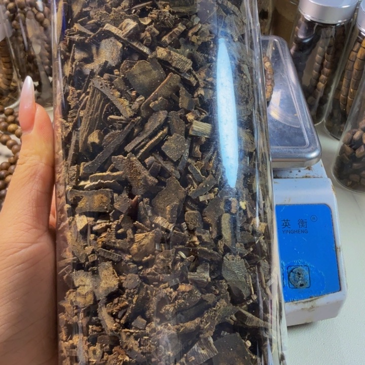 沉香碎屑沉香随**景汝湖边角料