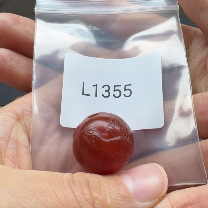 禾****玛瑙/玉髓未镶嵌珠宝半成品